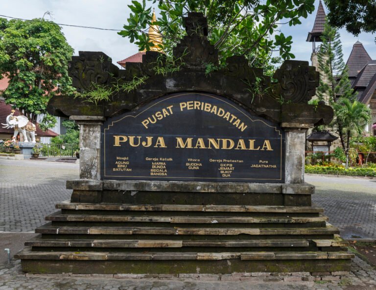 Puja Mandala, Bali
