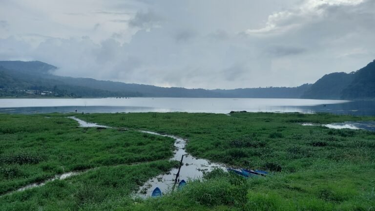 Lake Buyan, Bali