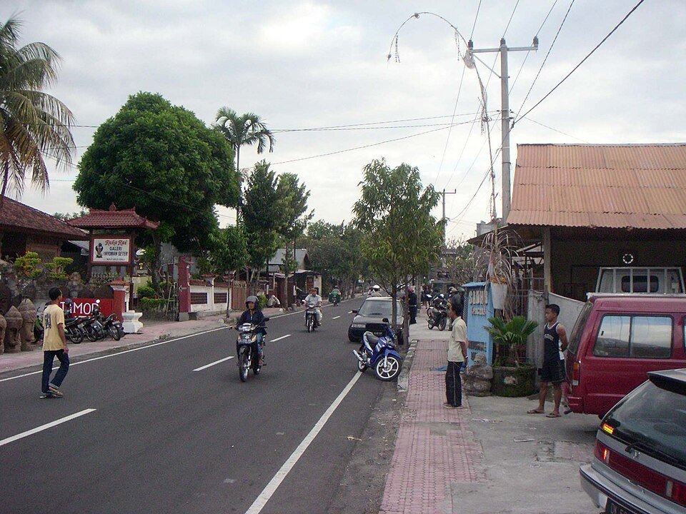 Mas village street, Ubud, Gianyar, Bali, July 2005